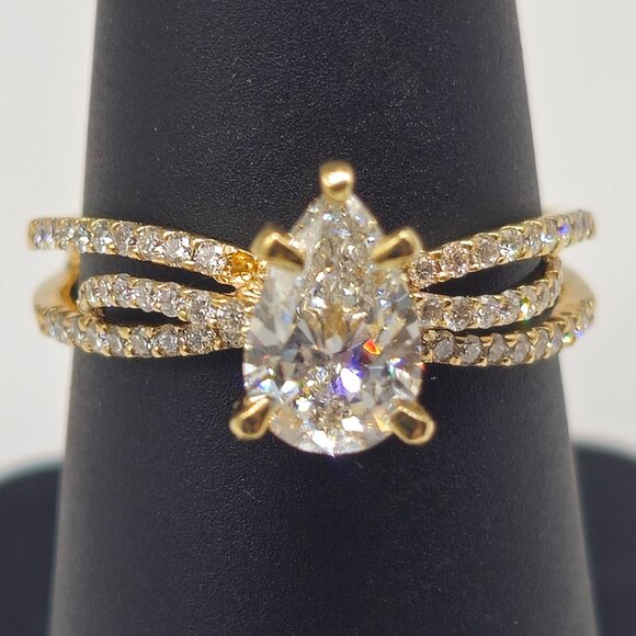 GOLD DIAMOND RING - Picture 1 of 5